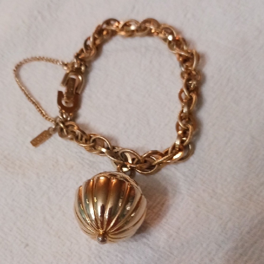 Monet Gold Chain Bracelet with Pendant